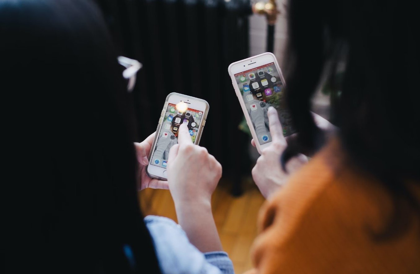 how-to-mirror-a-phone-to-another-phone