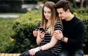 how-to-see-who-your-spouse-is-texting-for-free