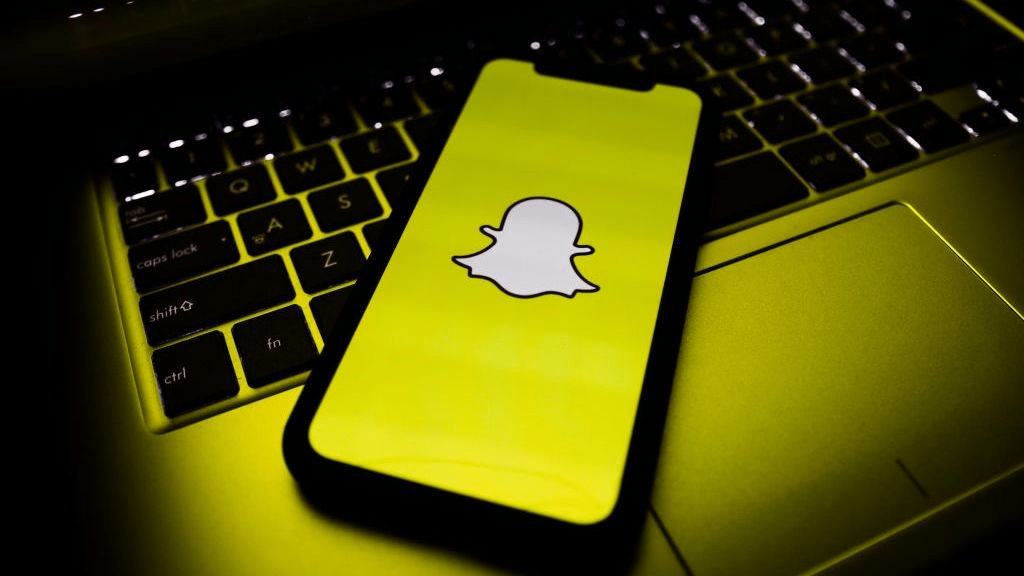 how to log into someone's snapchat without logging them out